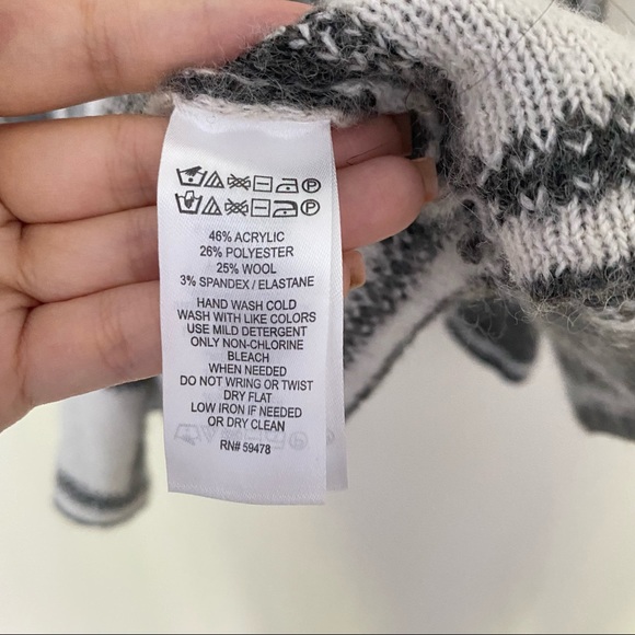 ELLEN TRACY Gray Grid Cowlneck Shawl Wool Sweater - Picture 4 of 9